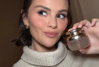 Parfum Baru Selena Gomez Rare Beauty Bisa Diatur Sesuai Mood!